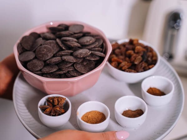 DIY Hot Cross Bun Chocolate Bars