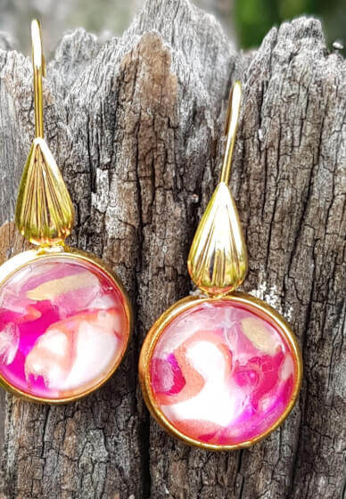 Acrylic Paint Pouring Class: Glass Jewellery