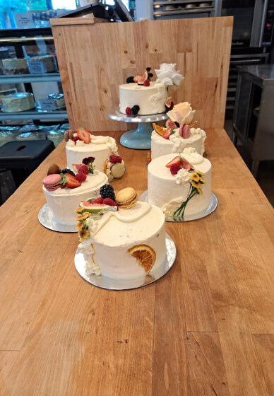Buttercream and Bubbles Workshop: Cake Decorating