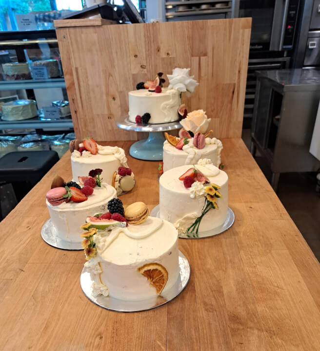Buttercream and Bubbles Workshop: Cake Decorating