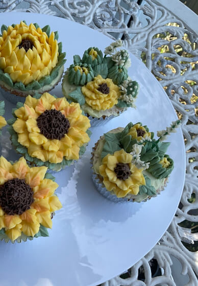 Buttercream Cupcake Decorating Class: Sunflowers
