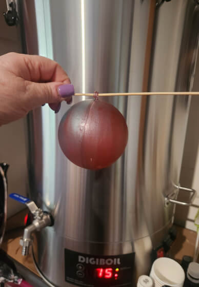 Christmas Bauble Acrylic Pouring Workshop for Beginners