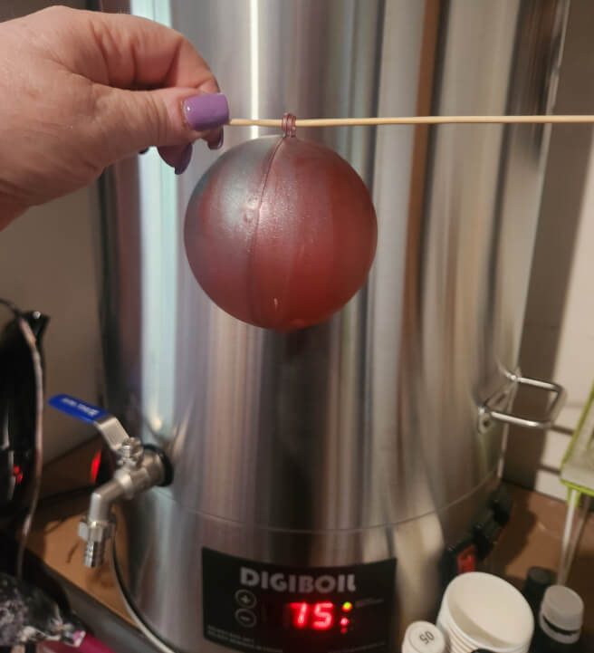 Christmas Bauble Acrylic Pouring Workshop for Beginners