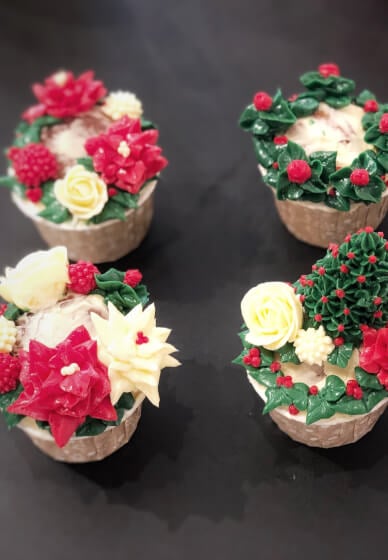 Christmas Cupcake Decorating Class: Buttercream Flowers