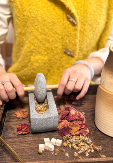 Craft Your Own Herb Tea: A Hand-Rolling Tasting Experience