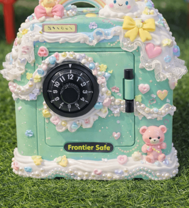 Cream Glue Piggy Bank Workshop
