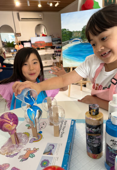 Family Fluid Art Christmas Baubles Workshop