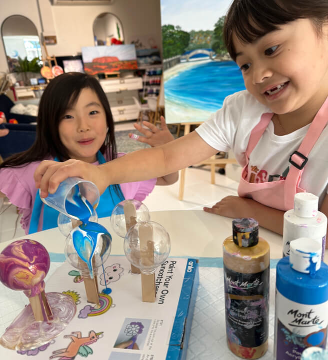Family Fluid Art Christmas Baubles Workshop