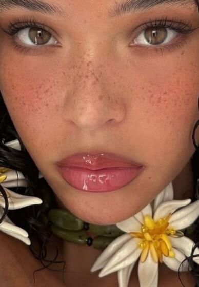 Faux Freckle Sunkiss Makeup Workshop