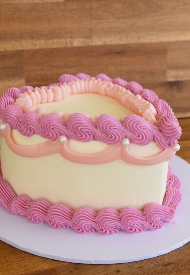 Heart-shaped Cake Decorating Class