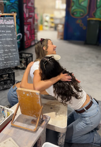 Hug Ceramic Vase Experience