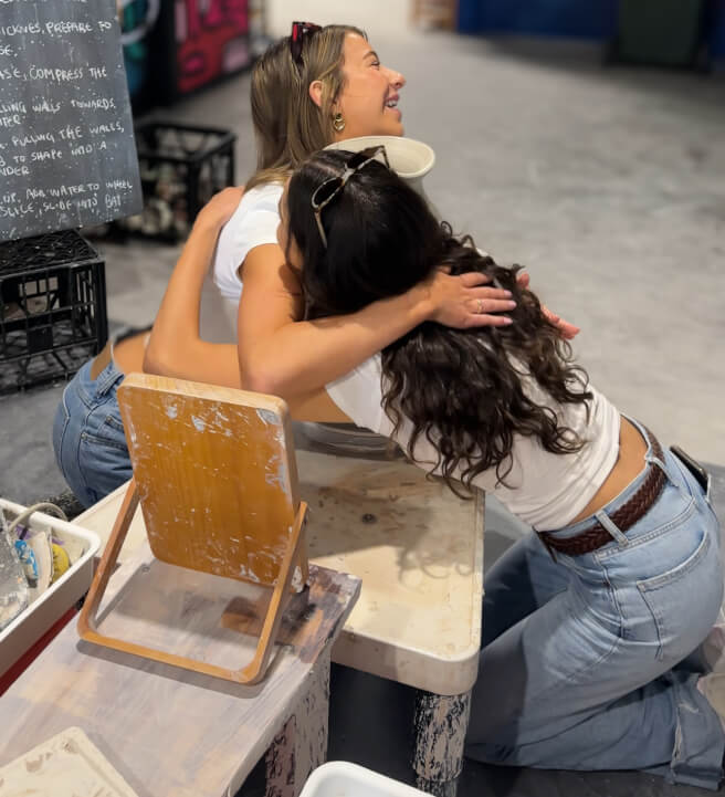 Hug Ceramic Vase Experience