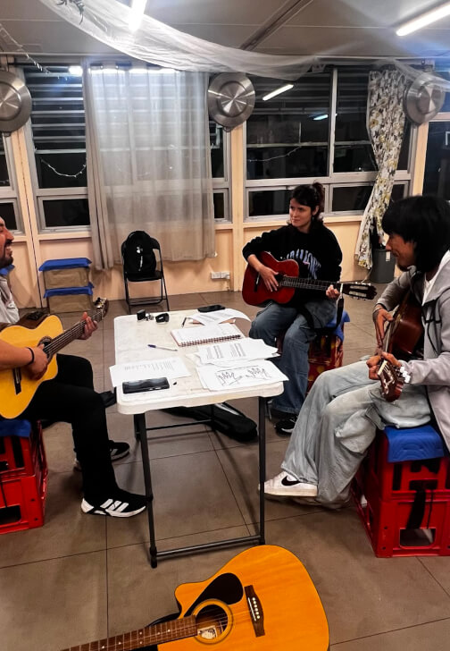 Latin Guitar for Beginners (Spanish-Led Class)