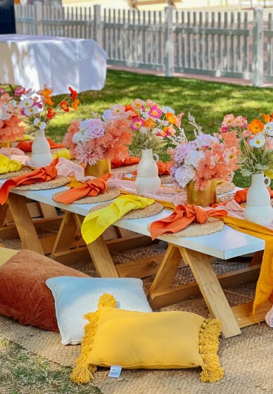 Luxury Outdoor Picnic and Bloom Class: Flower Arranging
