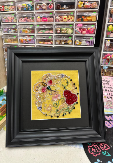 Song Brocade Art Workshop with Assorted Pearl and Gemstones