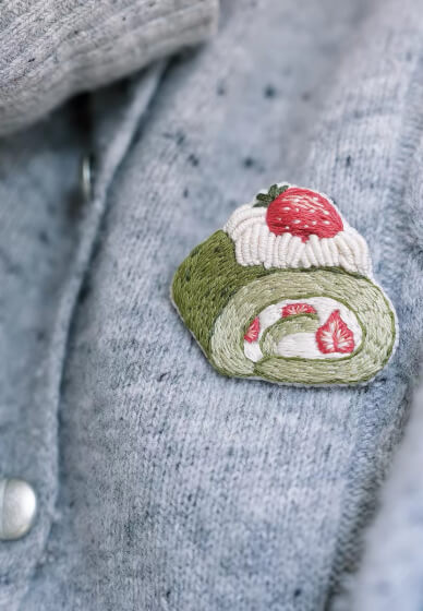 Strawberry Cake Brooch Embroidery Class