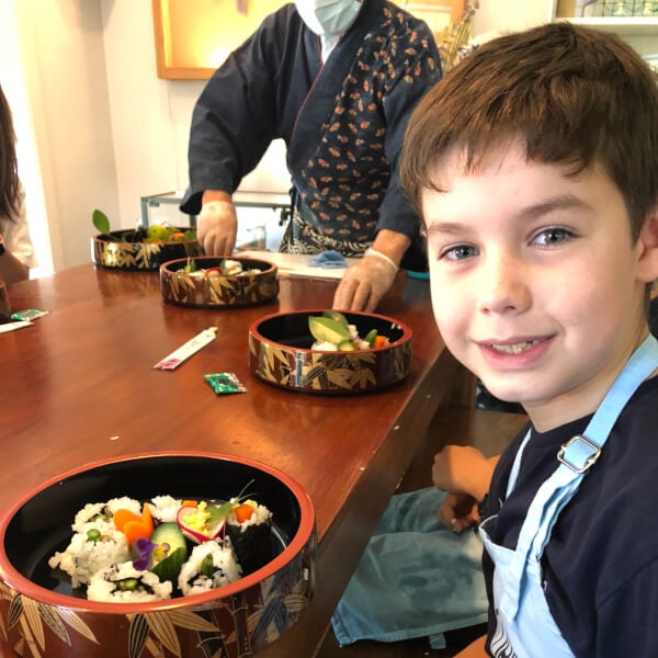 https://classbento.com.au/images/class/sushi-making-class-for-kids-7-14-years-600.jpg
