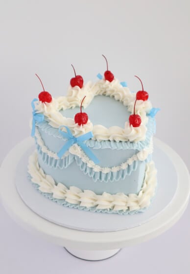Vintage Blue Bell Heart Cake Class for Beginners