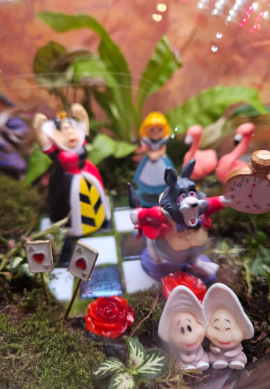 Alice in Wonderland Terrarium Workshop