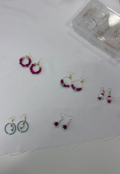 Beaded Jewellery Making Class with Pearls and Gemstones