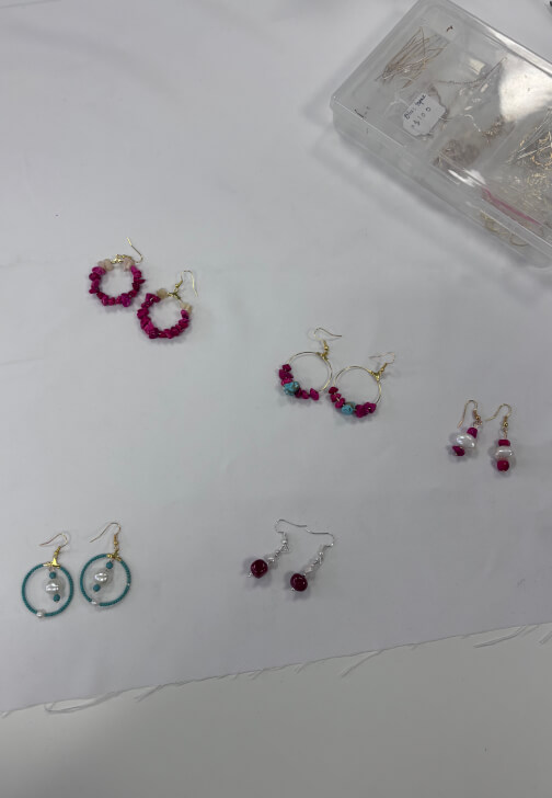 Beaded Jewellery Making Class with Pearls and Gemstones