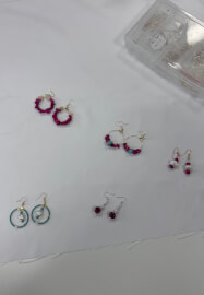 Beaded Jewellery Making Class with Pearls and Gemstones