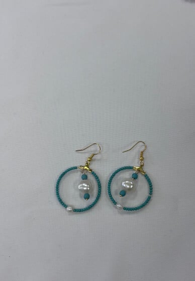 Beaded Jewellery Making Class with Pearls and Gemstones