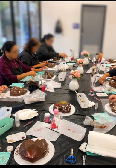 Bee-Themed Dubai Chocolate Cakesicle Workshop