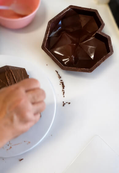 Bee-Themed Dubai Chocolate Cakesicle Workshop