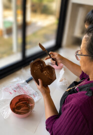 Bee-Themed Dubai Chocolate Cakesicle Workshop