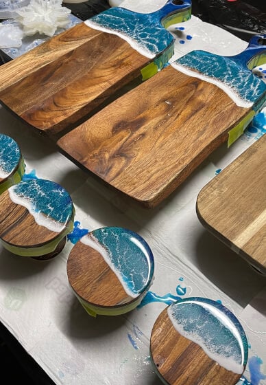 Beginners Resin Ocean Cheeseboard Workshop Melbourne | ClassBento