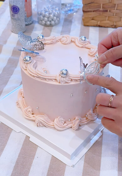 Beginner's Six Inch Cake Decorating Class for Mom and Dad