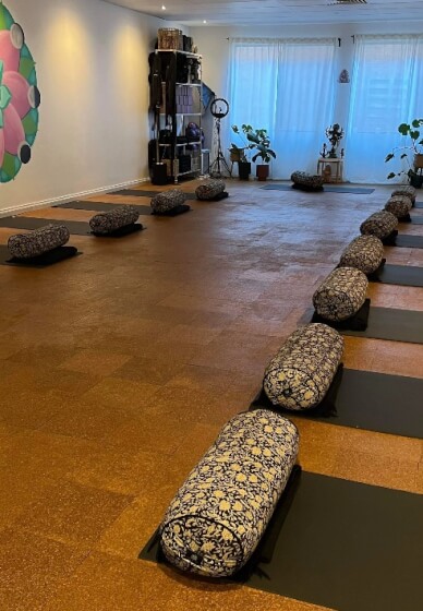 Beyond the Noise of Thought: A Class in Presence