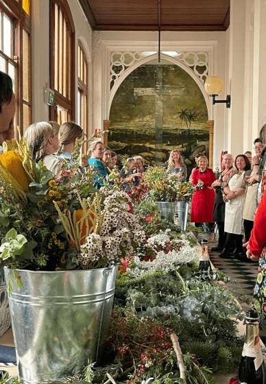 Botanical Wreath-Making: A Summer Christmas Crafternoon