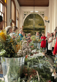 Botanical Wreath-Making: A Summer Christmas Crafternoon