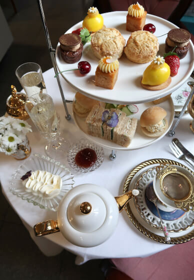 Brushstrokes and High Tea with Collins Coffee House