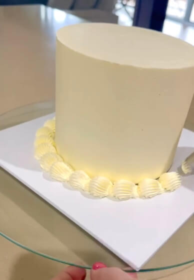 Cake Decorating Class: Fresh Flowers