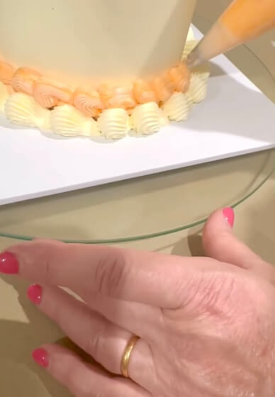 Cake Decorating Class: Fresh Flowers