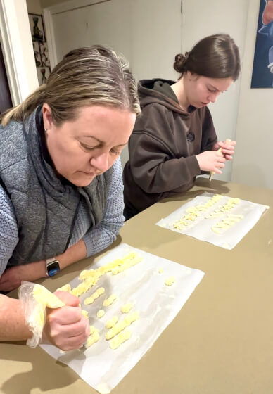 Cake Decorating Workshop: Lambeth Method