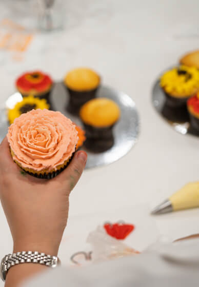 Cake or Cupcake Decorating Bubble Class