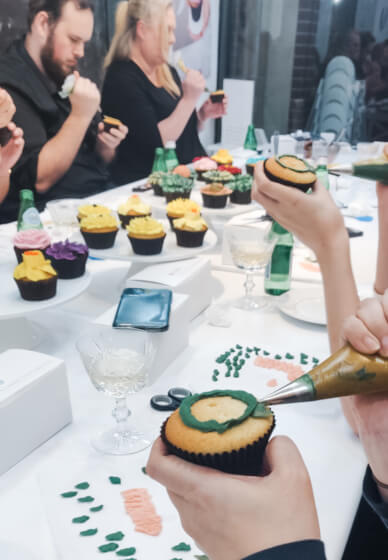 Cake or Cupcake Decorating Bubble Class