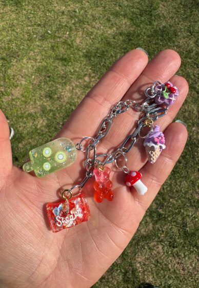 Charm Bar: Create Your Own Charm Jewelry DIY Kids Workshop