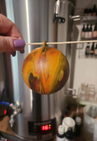 Christmas Bauble Acrylic Pouring Workshop for Beginners