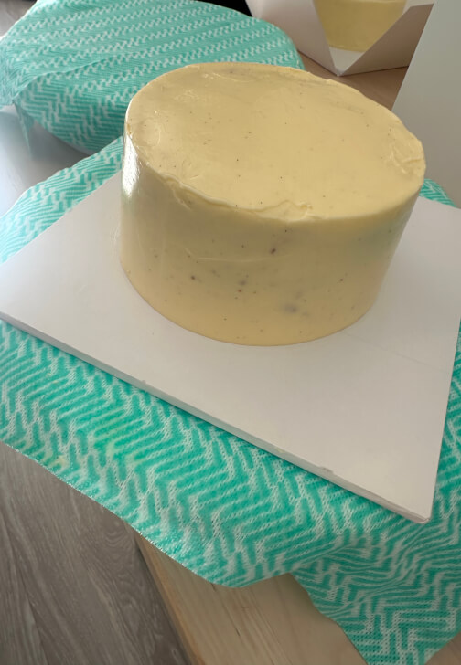 Covering Cake with Buttercream Frosting Class