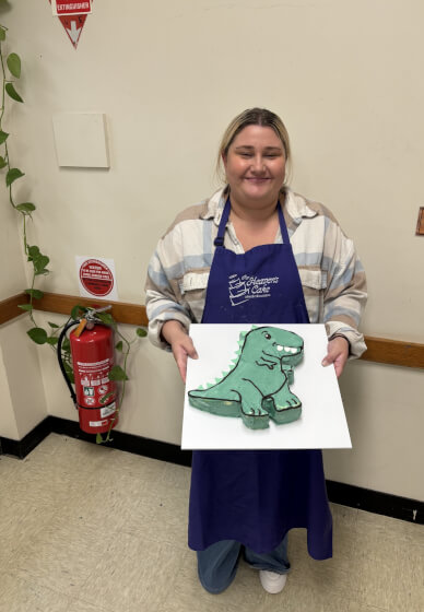 Create Your Own Shaped Cake Class