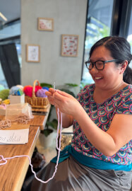 Crochet Workshop for Beginners Using Plush Yarn: Kids and Adults