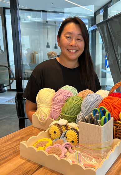 Crochet Workshop for Beginners Using Plush Yarn: Kids and Adults