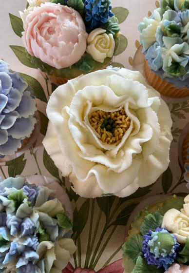 Cupcake Decorating Class: Flower Bouquet Box