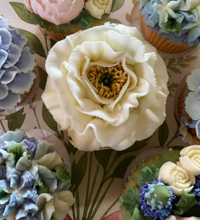 Cupcake Decorating Class: Flower Bouquet Box