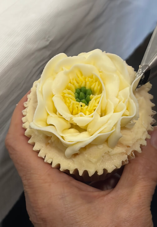 Cupcake Decorating Class: Flower Bouquet Box